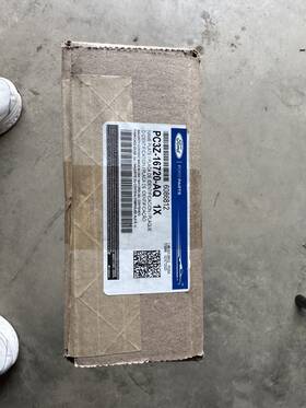 Pc3z16720aq Ford Genuine Oem 2023-2024 F-250 Xl Emblem Fender Right Side