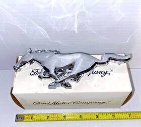 Xr3z-8a224-ab Ford Mustang Ornament Oem Running Horse 1999-2004 Metallion Usa