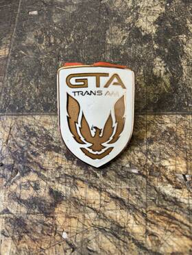 10052380 General Motors Nos 1987-90 Trans Am Gta White Front Bumper Nose Emblem Oem Gm