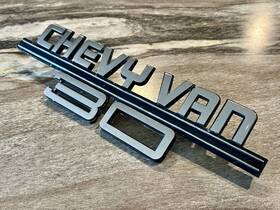 14052243 General Motors Gm 1984-1993 Chevrolet G30 Van Fender Emblem
