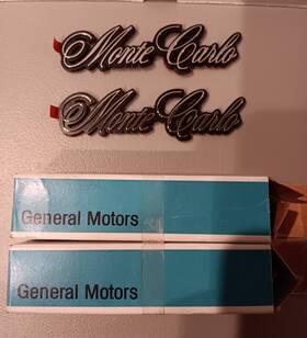 14068812 General Motors Chevrolet Monte Carlo 1978-1986 Fender Emblems 1 Pair Gm #14068812