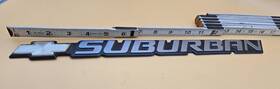 15126052 General Motors Oem Gm Bowtie Suburban Emblem Rear Gate 2000-2006 Chevrolet - Used But Nice