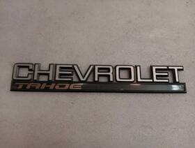 15974826 General Motors 95-00 Chevy Tahoe Tailgate Emblem Gm 96 97 98 99
