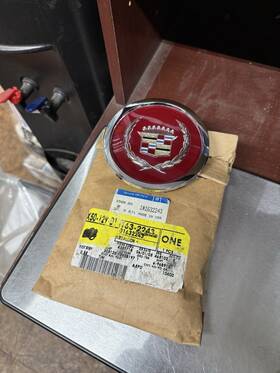 1632243 General Motors Cadillac Wheel Trim Emblem Assembly P/n - Genuine Gm Nos Part