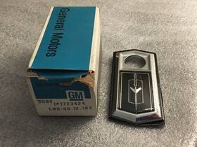 1723424 General Motors Gm Nos 1976 1977 Oldsmobile Cutlass Supreme Trunk Lock Emblem