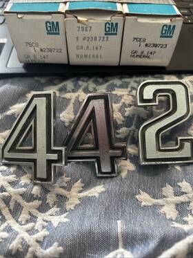 230722 General Motors 69-73 Olds 442 Number Emblem Set -230722 X2 230723