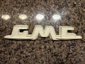 2329447 General Motors Vintage 1955 - 57 Gmc Die Cast Truck Fender Emblem Oem Gm
