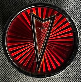 254842 General Motors Vintage Pontiac 2 5/16 Inch Wire Wheel Hubcap Center Cap Oem Gm