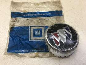 25554775 General Motors Gm Nos 1992-96 Buick Lesabre Radiator Grille Emblem