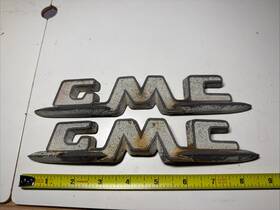 2829447 General Motors Vintage 1955-1957 55-57 Gmc Truck Fender Emblems Pair Oem