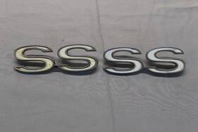 331773 General Motors Pair Of Original Gm Fender Ss Emblems