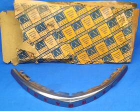 3655426 General Motors Nos Gm 1940 Chevrolet Special Deluxe Upper Grille Moulding Emblem Ornament