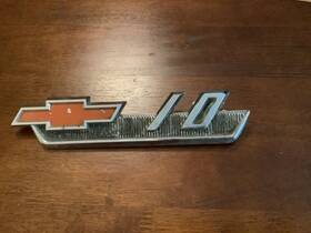 3796920 General Motors 1962 Chevy C/10 Truck Fender Emblem Oem