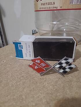 3894544 General Motors 1967 Corvette C2 Nos Gm Front Nose Emblem
