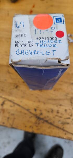 3910000 General Motors Nos 1967 Camaro Header Panel Trunk Lid Embelm Original Gm