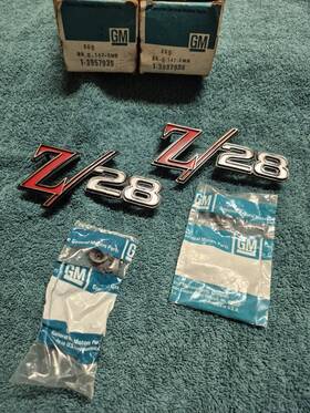 3957935 General Motors Nos 1969 Camaro Z28 Pair Fender Emblems New Old Stock
