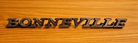482758 General Motors Vintage 1971-1972 Pontiac Bonneville Fender Emblem Oem Gm