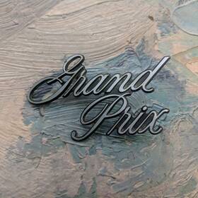 490260 General Motors 490620 Gm 1970-1977 Pontiac Grand Prix 4x2.5 3 Stud Stainless Emblem Oem Used