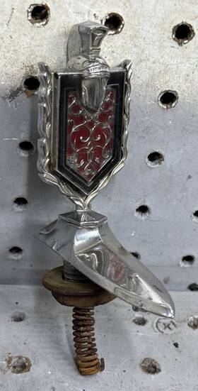750205 General Motors 1978 - 1980 Monte Carlo Hood Ornament Header Panel Emblem Oem Genuine Gm