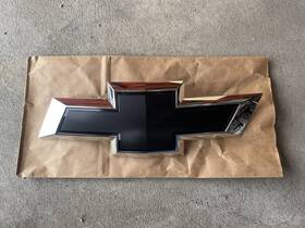 84690301 General Motors 2017-2020 Chevrolet Suburban Tahoe Front Grille Black Bowtie Emblem Oem