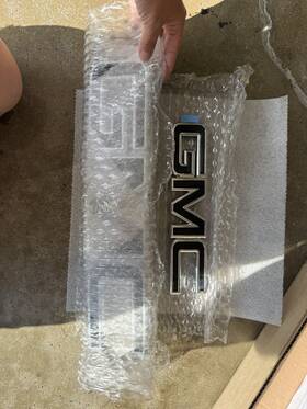 84724412 General Motors 2015-2020 Gmc Yukon Black Emblem Kit Front And Rear Genuine Oem Gm