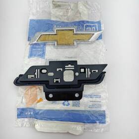 86593913 General Motors 2024-2025 Chevrolet Equinox Ev Front Emblem Gold Oem