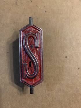 9077039 General Motors 1970-1972 Olds Cutlass Inch S Front Fender Emblem Badge Chrome Red Trim Logo 411259