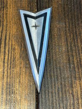 9779750 General Motors 13199 Vintage 1965 Pontiac Hood Emblem Badge Catalina Bonneville Gto Free Ship