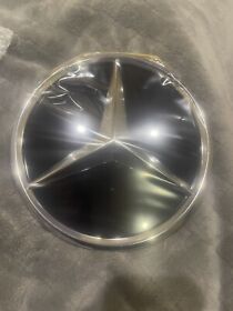 A0008881000 Genuine Mercedes Benz Front Emblem