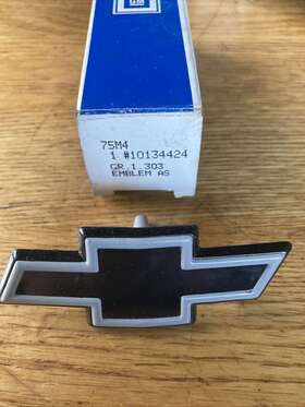 10134424 Gm Nos 1990-1996 Chevy Beretta Corsica Oem Emblem