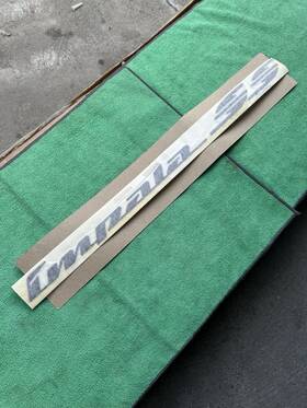 10262808 Gm Genuine Dark Green Gray Rear Quarter Name Plate Inch Impala Ss 1995-96
