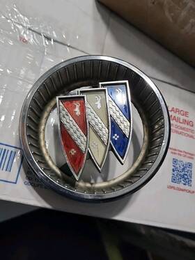 1364331 Gm 1964 Buick Lesabre Estate Wagon Tri Shield Grill Emblem Insert Ring