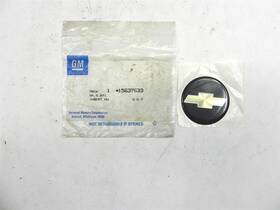 15637633 Gm New Nos 1992-1999 Chevy Truck 1/2 3/4 Ton Wheel Cover Inset Emblem #15637633
