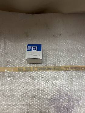 K2500-k3500 Gm 15681974 1992-1994 Pickup 6.5l V8 Diesel Hood Decal New Oem Light Argent