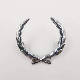 3633187 Gm 1712759 76 - 79 Cadillac Seville Roof Wreath Emblem Vintage Oem
