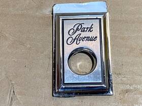 20110138 Gm Trunk Lock Cylinder Emblem Bezel 1980-1984 Park Avenue Nos Oem