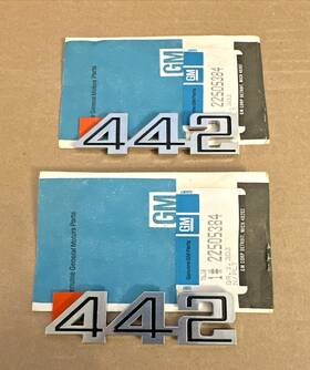 22505384 Gm Nos Rare 1980 442 Emblem Sail Panel Trunk Oem Metal 2505384 Set 2 Free Sh