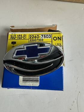 22607503 Gm Malibu Emblem Grille