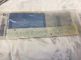 22689392 Gm Nos Rear Compartment Lid Name Plate 2005 Pontiac G6 Unopened