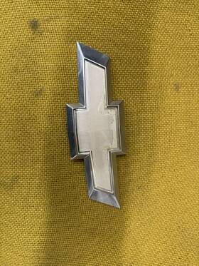 22759832 Gm 2009 2010 2011 - 2012 Chevrolet Traverse Rear Lift Gate Bowtie Emblem