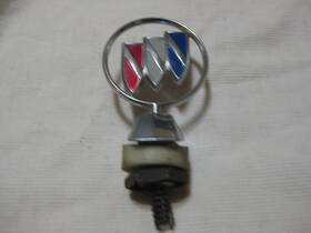 25532176 Gm Buick Lesabre 1986 1987 1988 1989 1990 1991 Tri-shield Emblem Hood Ornament