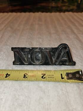 352584 Gm Nos 1975 1976 1977 Chevy Nova Grille Emblem Oem Part# - 27078