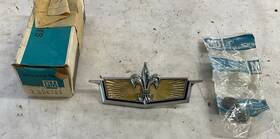 358797 Gm 1976 Chevrolet Caprice Front Fender Emblem Nos Sr23