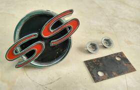 3875713 Gm Oem 1966 Chevy Il Nova Ss Grill Emblem With Hardware Cmd
