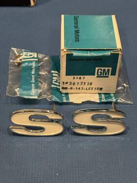 3917718 Gm Nos 1967 Camaro Ss Super Sport Front Fender Emblems #3917718