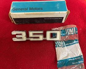 3962940 Gm Chev 350 Emblem 3962940- New Old Stock In Box With Backer Nuts