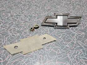 463171 Gm Emblem Badge Header Panel Bowtie Chevy Impala Wagon Sedan 1978 Oem #