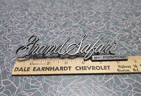 488482 Gm Inch Grand Safari By Pontiac Emblem Badge Nameplate Oem Used Original #