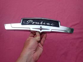513676 Gm 1950 Pontiac Hood Ornament Emblem Nice