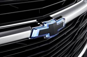 84141155 Gm Oem Chevy Malibu Front Illuminated Black Bowtie Emblem 2019-25 #84141155 New